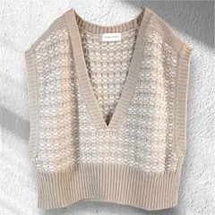 HUMAN WOMAN ニットベスト Vネック ショート丈 M ベージュ綿866のサムネイル