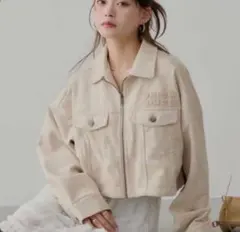 Chico 胸ロゴショート丈スエードジップブルゾン　アイボリー