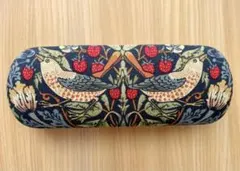 Item thumbnail for item 0556fdbf-1c82-46ec-81fb-8b38751fd92b