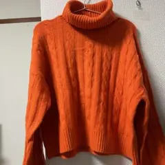 オレンジ ケーブル編み タートルネックセーター XL