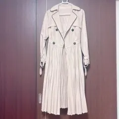 ★美品★ トッコクローゼット ベージュ 黒 プリーツトレンチコート 春 秋のサムネイル