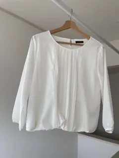 ホワイト プリーツデザインブラウス 新品タグ付き