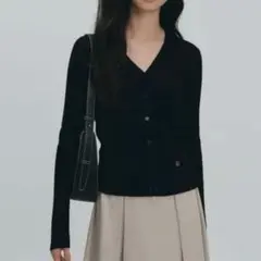 【PAGEBOY】黒 Vネック タイトカーディガン Sのサムネイル