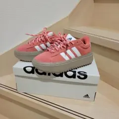 adidasスニーカー　厚底