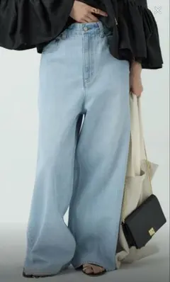 ライトブルーワイドレッグデニムパンツ