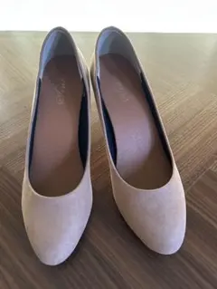 ベージュ スエード プレーンパンプス 中ヒールのサムネイル