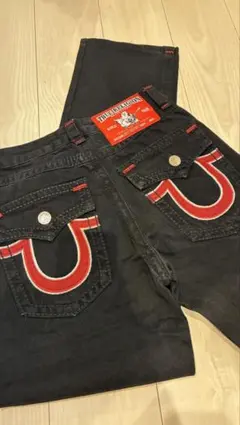 TRUE RELIGION ブラックデニムパンツ 30インチのサムネイル