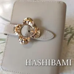 最終価格✨️未使用級✨️HASHIBAMI✨️二つ折り財布 花装飾 ベージュのサムネイル