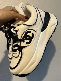 コラボ スニーカー