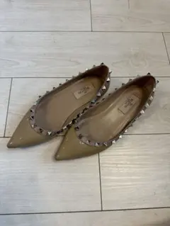 ♡Valentino•スタッズ付きフラットシューズ•黒とベージュ 2025年最新】VALENTINO レディース フラットシューズ・バレエ
