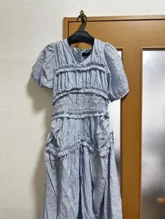 【即購入可能】AND COUTURE フリル付きストライプロングワンピース