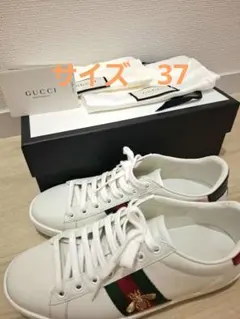 GUCCI スニーカー ホワイト ビー 刺繍 - メルカリ