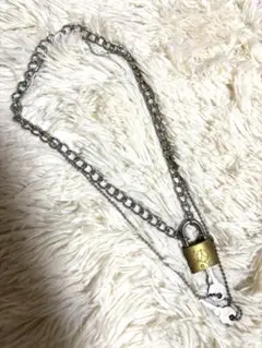 Trendywoobi 南京錠チェーンネックレス 鍵付き