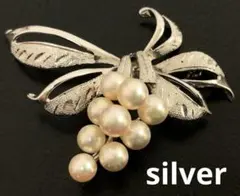 silver 真珠付き　葡萄モチーフ　ブローチ