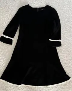 白のポイントでかわいさマシマシ⭐︎ 裾に白、袖に白リボン　オトナかわいいワンピ