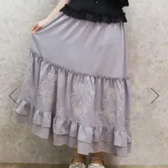 【美品】アクシーズファム　 リボン×ブーケ刺繍スカート　グレーのサムネイル