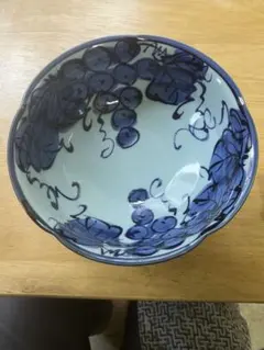青いぶどう模様のボウル