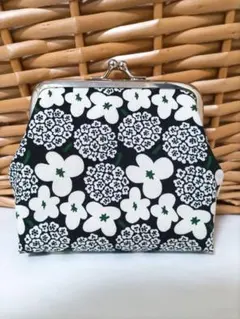 ☆ハンドメイドがま口ポーチ 北欧モノトーンフラワー☆