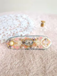 くすみ桜ピンク　ヘアクリップ　ビーズ刺繍　ハンドメイド