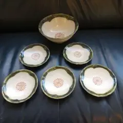 ✴️花模様の陶器製ボウルと皿セット