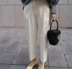 machatt マチャット タックテーパードパンツ　アイボリーのサムネイル