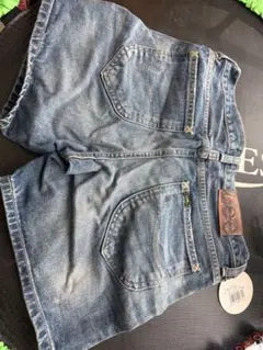 新品未使用★タグ付き★Lee革ラベルショートパンツ　Sサイズ