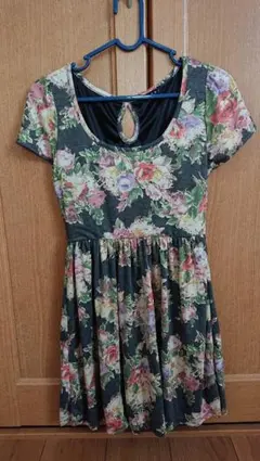 膝丈ワンピース