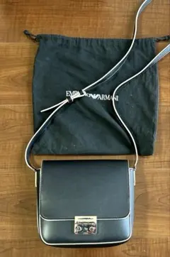 エンポリオアルマーニ　レザーショルダーバッグ　ユニセックス