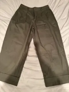 GU レディース チノ タック クロップドパンツ カーキ M