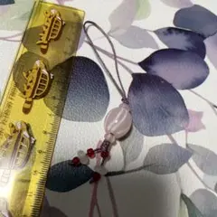ピンクのガラス玉ストラップ