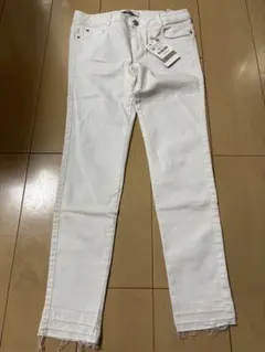 新品タグ付きZARA 白スキニーパンツ　36