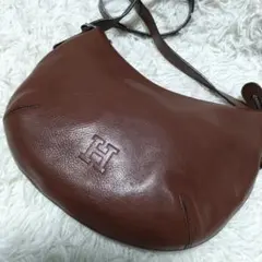 極美品　HIROFU　ヒロフ　ショルダーバッグ　シボ革　ハーフムーン　ロゴ型押しのサムネイル