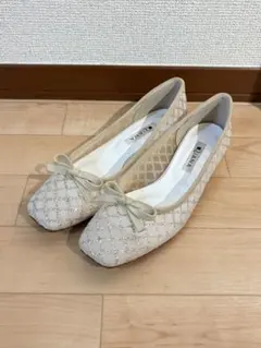 DIANA ベージュラメフラットシューズ