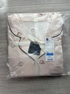 GU サテンパジャマ 上下セット 半袖＆ショートパンツ レディース ピーチ柄