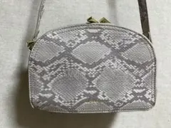 美品ショルダーバッグ　パイソン柄　蛇柄