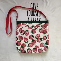 ★【限定1点】いちご柄 ショルダーバッグ 中型★