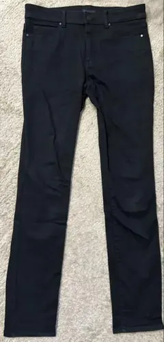 UNIQLO ブラック ストレートハイライズジーンズ