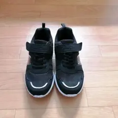 黒スニーカー マジックテープ 22.5