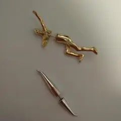 ユニークな人型デザイン ピアス