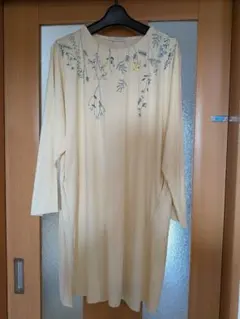 花柄刺繍クリーム色長袖チュニック