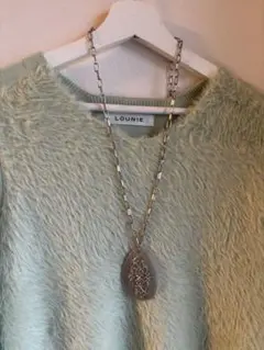 冬に最適！エレガント花模様シルバー風ネックレス新品未使用