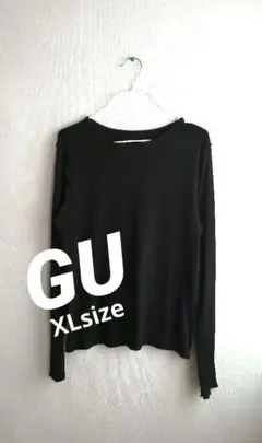 GUシンプルな黒の薄手でやわらかい生地のニットトップス