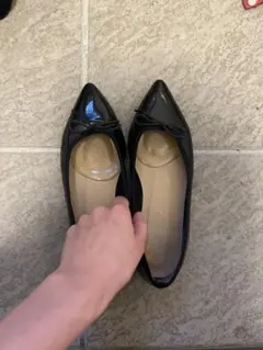 ブラック ポインテッドトゥ フラットシューズ 22.5cm