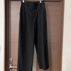 タックワイドパンツ　ユニクロ　ブラック