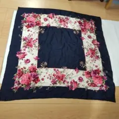 Yves Saint Laurent 花柄 ネイビー スカーフ