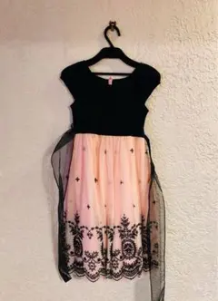 黒とピンクのフォーマルワンピース