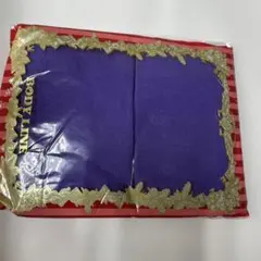 紫色。オーバーニーソックス