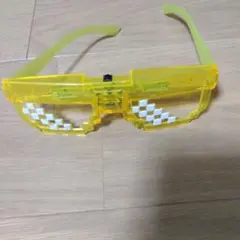 LEDライト付きイエローチェックサングラス