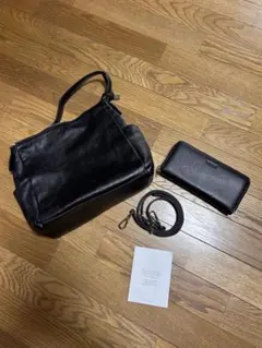 ブラックレザーショルダーバッグと財布セット