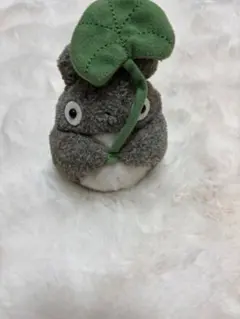 トトロ ぬいぐるみ葉っぱ付き 小型